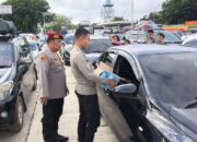 Pemudik Serbu Takjil di Posyan Tanjungkalian, Aksi Humanis Polres Bangka Barat Tuai Apresiasi