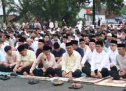 Bupati Hamartoni Ahadis Bersama Ribuan Warga Kotabumi Tunaikan Salat Id 1447 H di Stadion Sukung