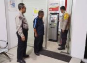Datangi Bank Kalteng Tangkiling, Personel Polsek Bukit Batu Tinjau Keamanan