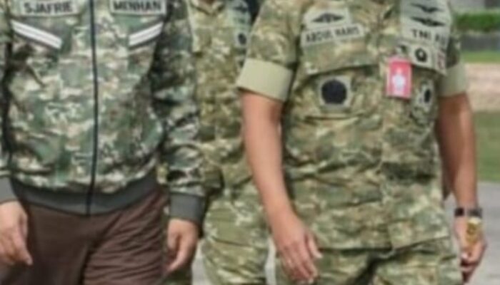 Menteri Pertahanan Republik Indonesia Disambut Langsung Pangdam XIX Tuanku Tambusai di Lanud Roesmin Nurjadin