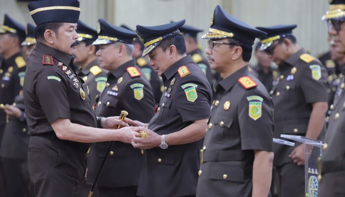 Jaksa Agung Tekankan Integritas dan Profesionalitas Pejabat Baru, Hendrizal Husin Resmi Jabat Kajati Kalimantan Tengah