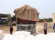 Polres Bangka Barat Gelar Konferensi Pers, Bongkar Modus 15 Balok Timah Disembunyikan di Bawah 10 Ton Tepung