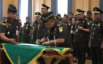 Kepala Kejaksaan Tinggi Kalteng Hendrizal Husin Resmi Melantik dan Mengambil sumpah 4 Kepala Kejaksaan Negeri di Palangka Raya