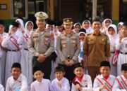 Kapolres Bangka Barat Jadi Pembina Upacara di SDN 21 Mentok, Tekankan Tertib Lalu Lintas dan Stop Bullying