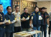 Polda Sulut Gagalkan Penyelundupan 16 Batang Emas Ilegal oleh Dua WNA Asal China di Bandara Sam Ratulangi